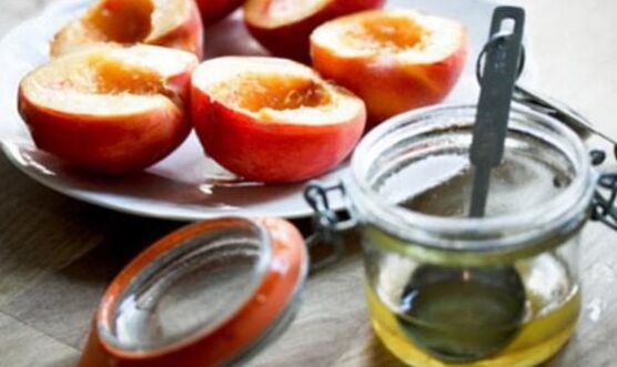 Topeng dengan jus lidah buaya dan minyak persik